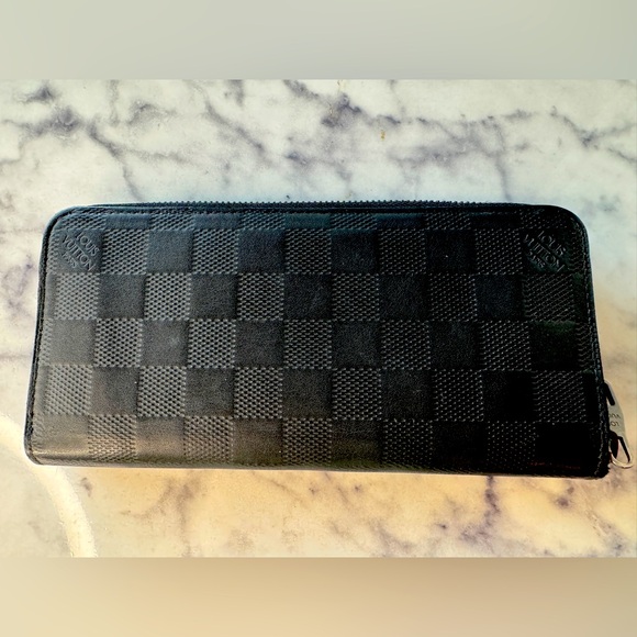LOUIS VUITTON
Damier Graphite Zippy Vertical Wallet. Like new - Picture 3 of 9